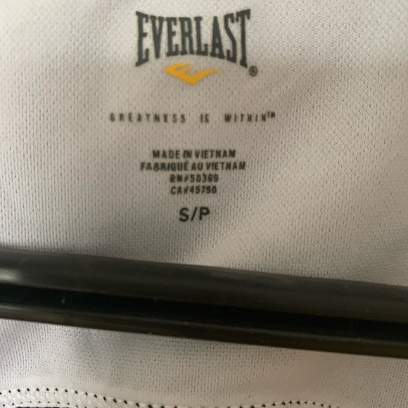 Workout tops - Picture 4 of 4